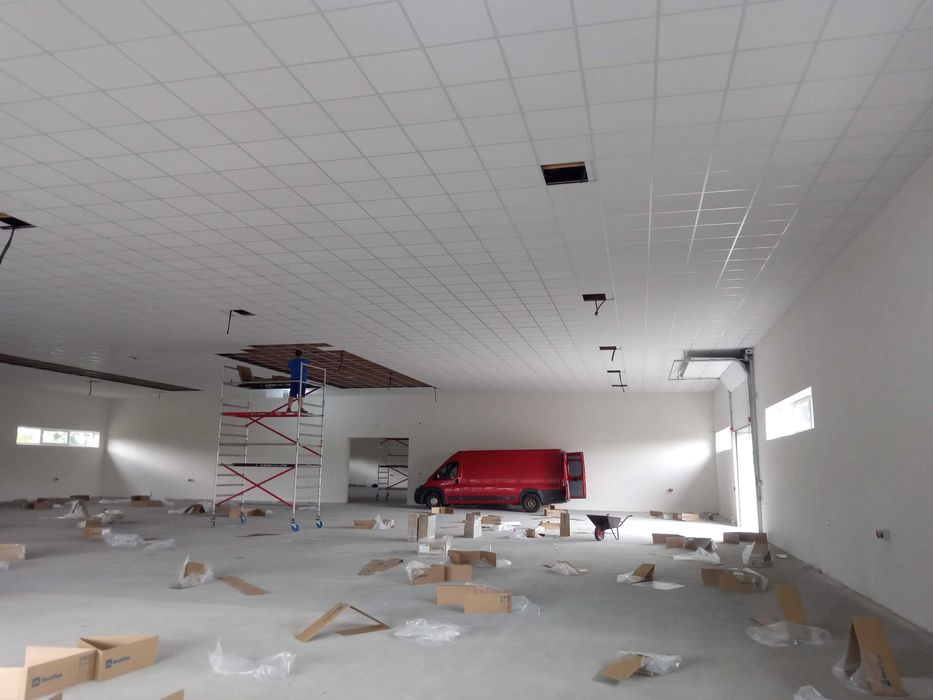 Sufit podwieszany kasetonowy modułowy z montażem Cała Polska