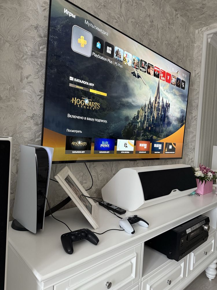 Продам игровую приставку PS5 PlayStation 5 Digital Edition как новая