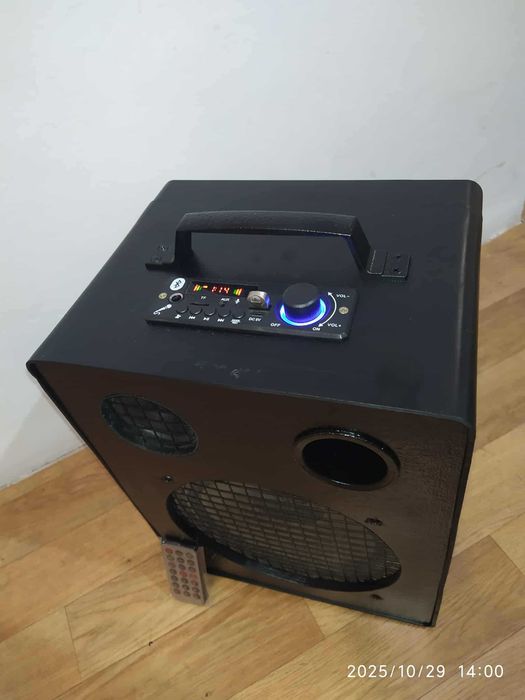 Велика блютуз колонка на акумуляторі