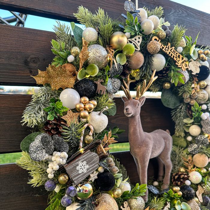 Ręcznie robiony wianek świąteczny na drzwi 44 cm z lampkami LED112515