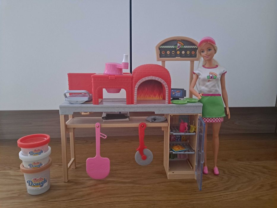 Barbie zestaw pizzeria i lalka