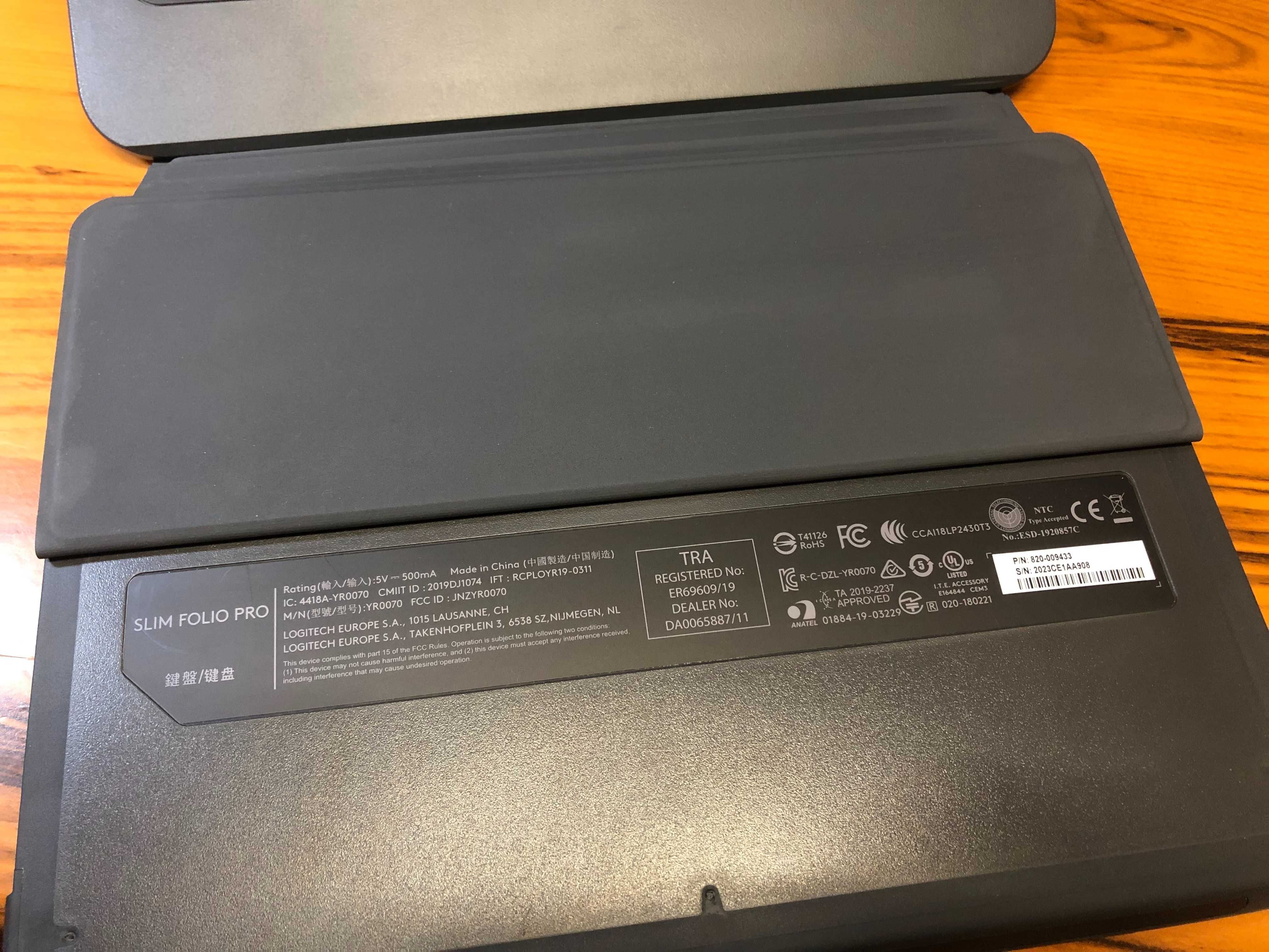 Для iPad Pro 11 1,2,3Gen клавиатура Logitech Slim Folio Pro