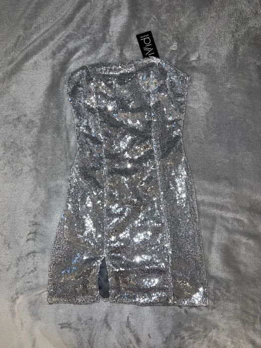 НОВА!! Сукня з біркою!! з паєтками сірого кольору і розрізом на нозі