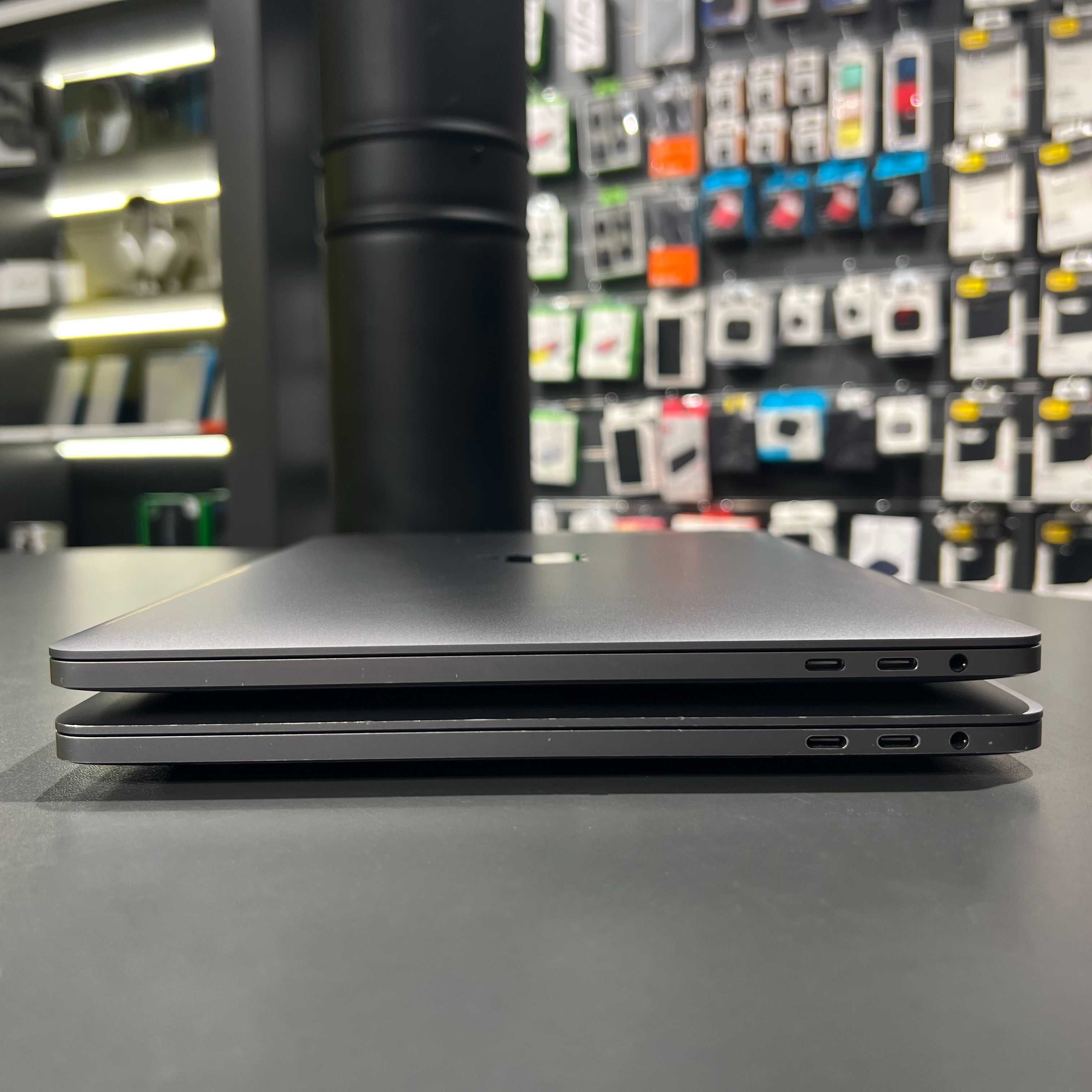 MacBook Pro 13" 2020 i5 16gb RAM 512gb SSD Space Gray Touch Bar!