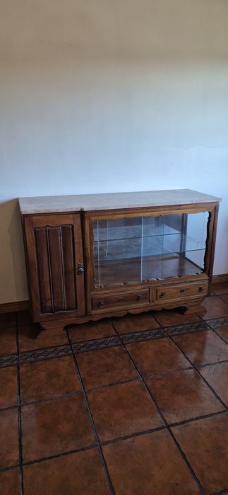 Louceiro / Vitrine / Aparador Antigo em Madeira

Maciça