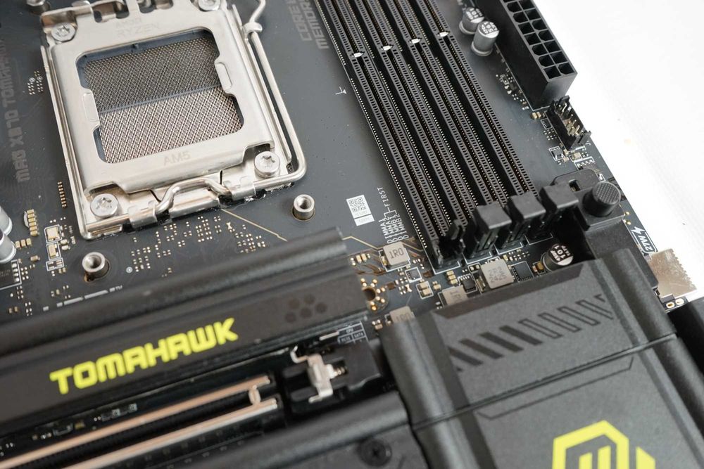 Материнська плата MSI MAG X870 TOMAHAWK WIFI