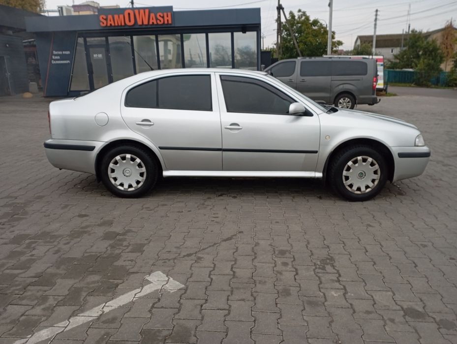 Шкода Октавія тур 1.6 газ/бенз