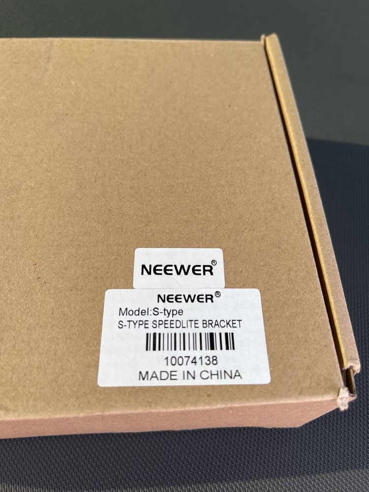 Neewer S-Type Bracket Holder Bowens Mount Speedlite