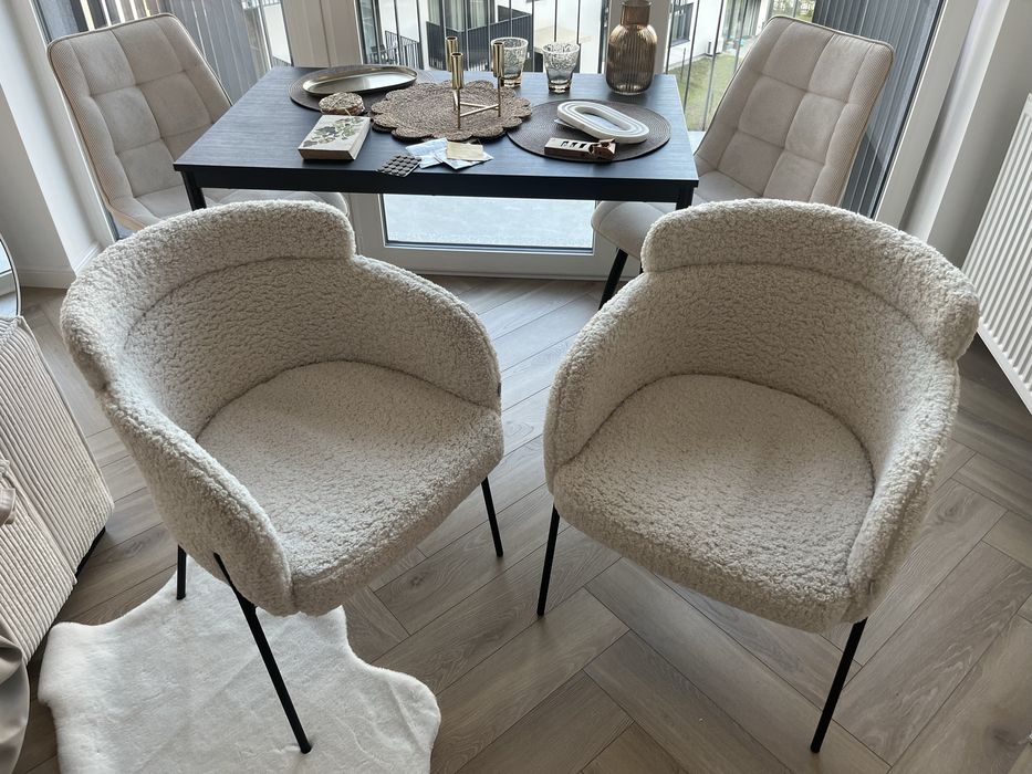 Krzesla Homla Boucle piekne i nowoczesne stan TOP