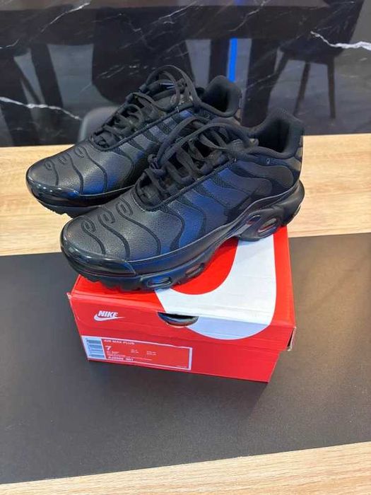 "Buty damskie Trampki"Nike_Air_Max_TN_Plus_czarny Rozmiar 45