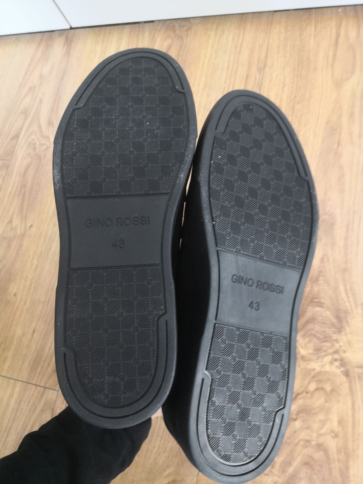 Nowe męskie buty Gino Rossi r. 43
