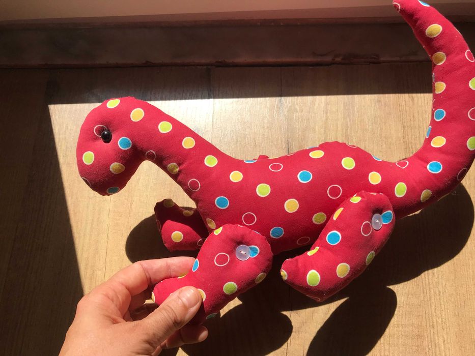 Brinquedos em madeira, lê e tecido