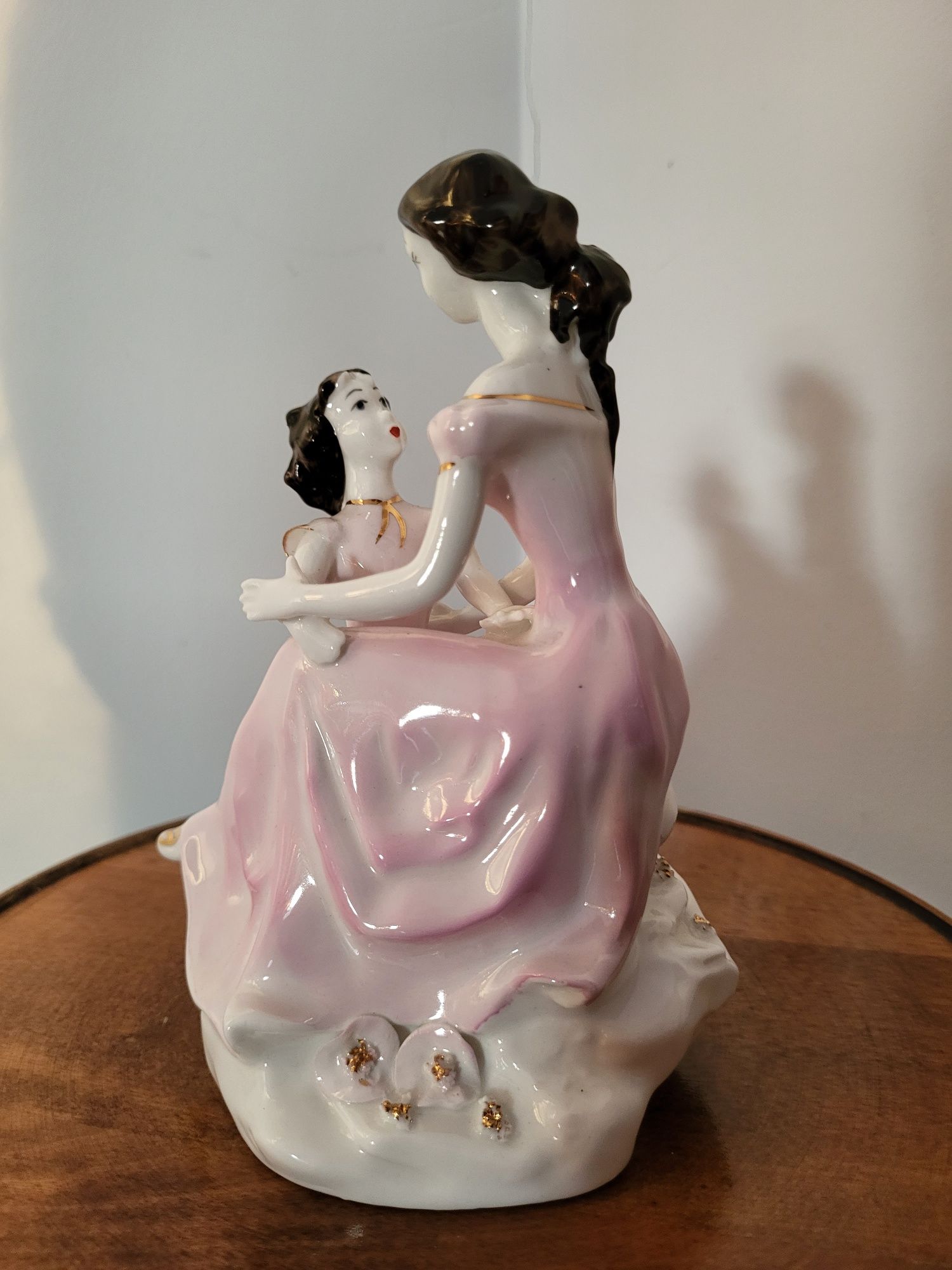 Piękna porcelanowa figurka matka i dziecko