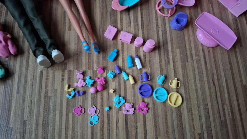 Duży zestaw lalki Steffi w ciąży z Kenem ,lekarką i dziećmi.