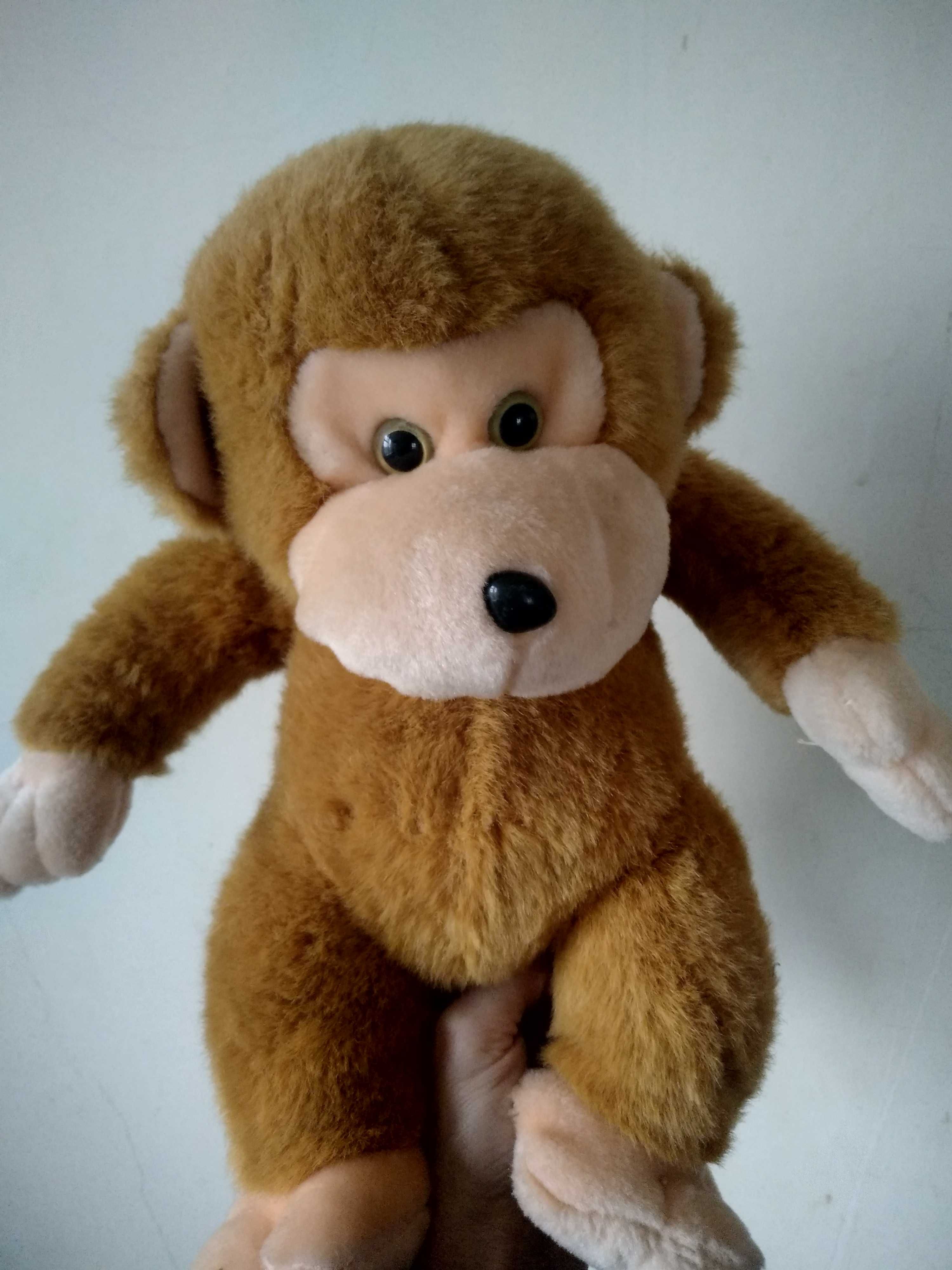 Продам плюшевую обезьянку