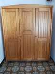 Vende-se roupeiro de madeira