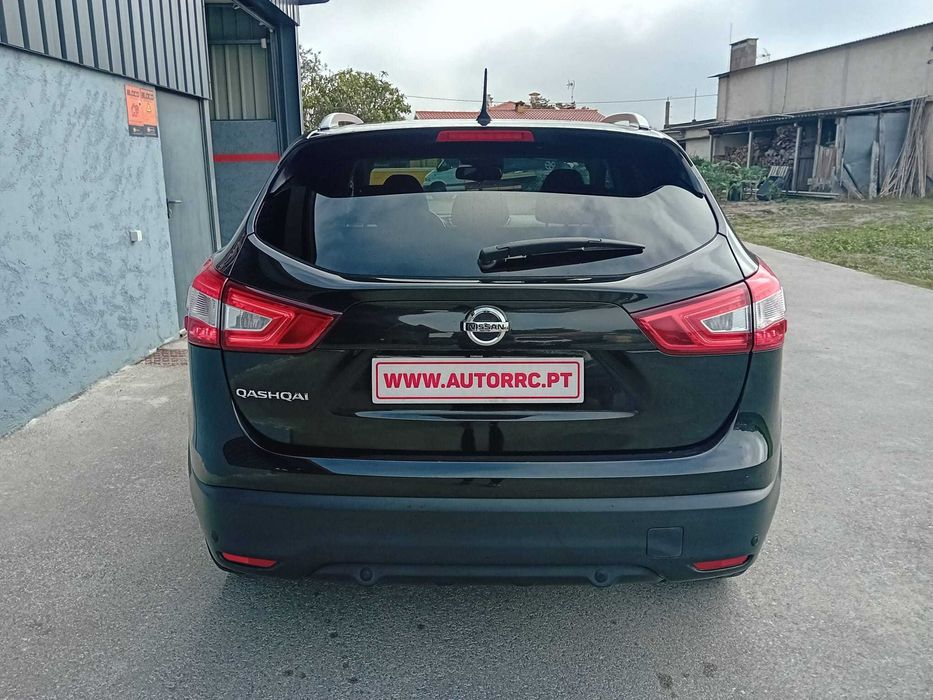 Nissan Qashqai 1.6 dci N-connecta c/auto ( pequeno sinistro )