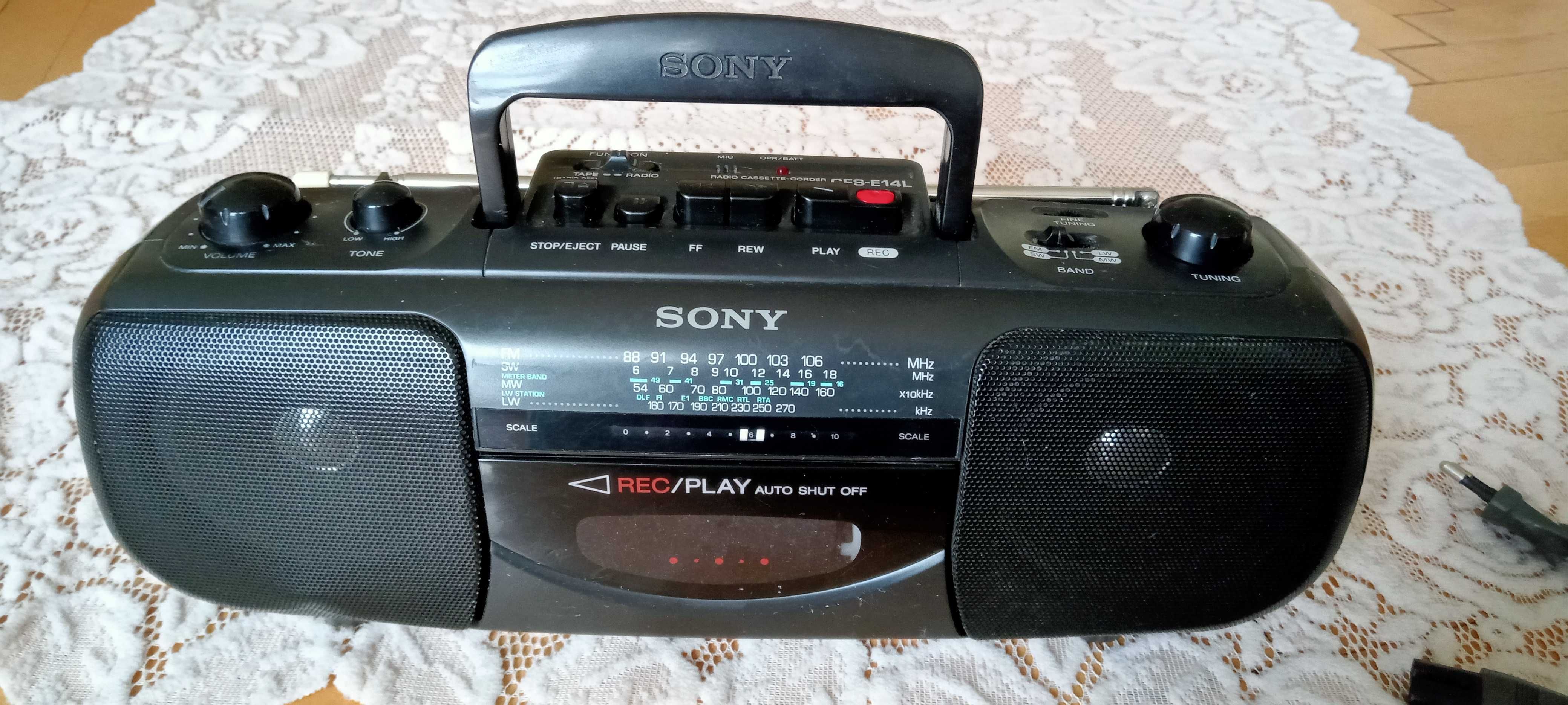 Radiomagnetofon SONY CFS - E14L czarny z kablem, w pełni sprawny