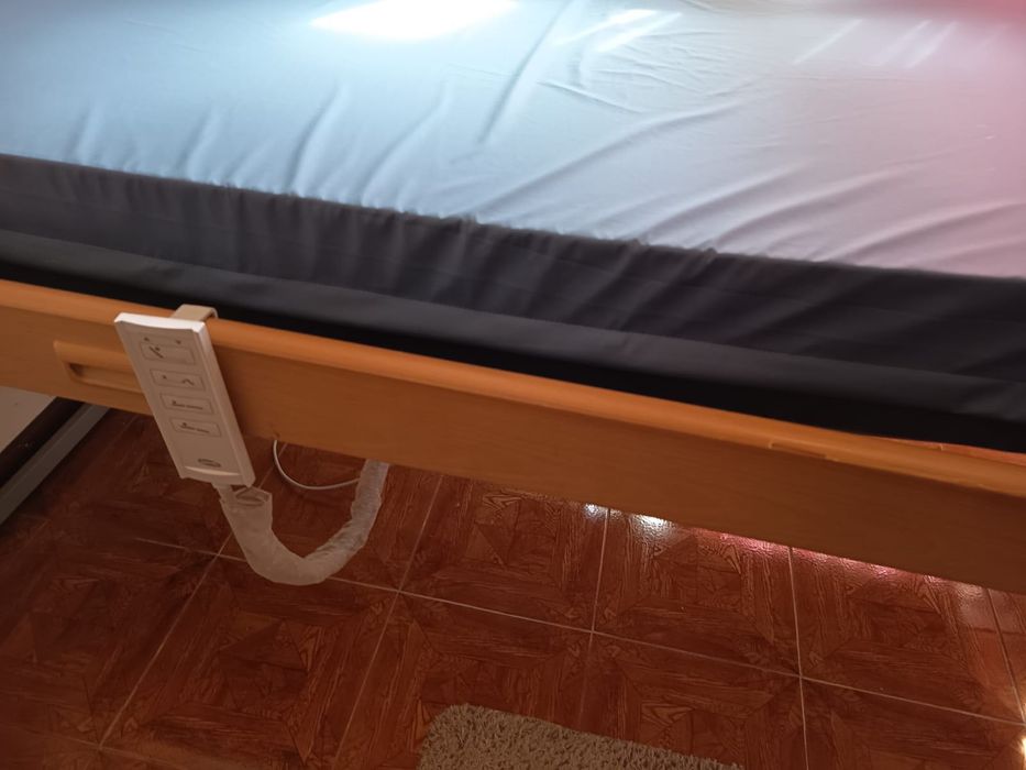 Cama articulada elevatória