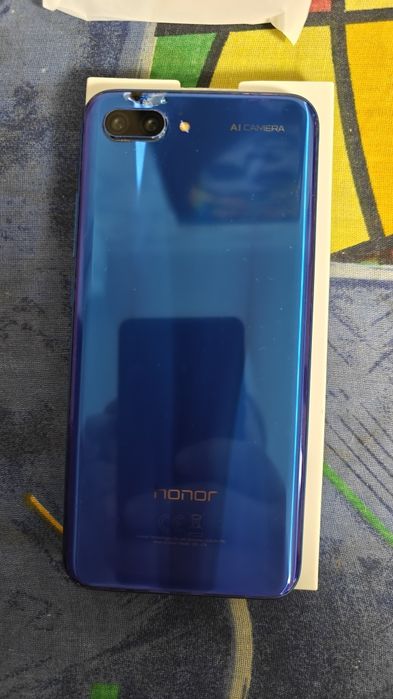 Смартфон б/в Honor 10 у хорошому стані