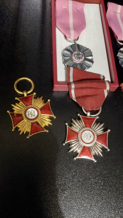 Stare medale, odznaczenia pamiątkowe prl,cena za całość