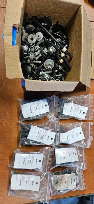 Śruby przód maska błotnik zderzak lampy ford mustang