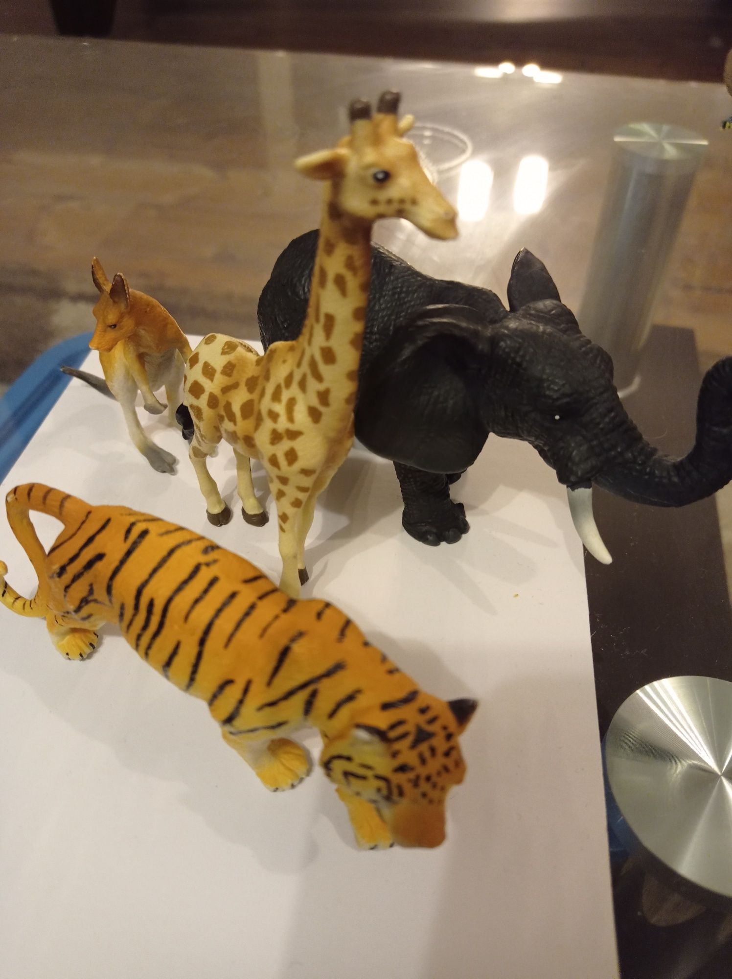 Figurki zwierzęta: tygrys, żyrafa, słoń i kangur (komplet)