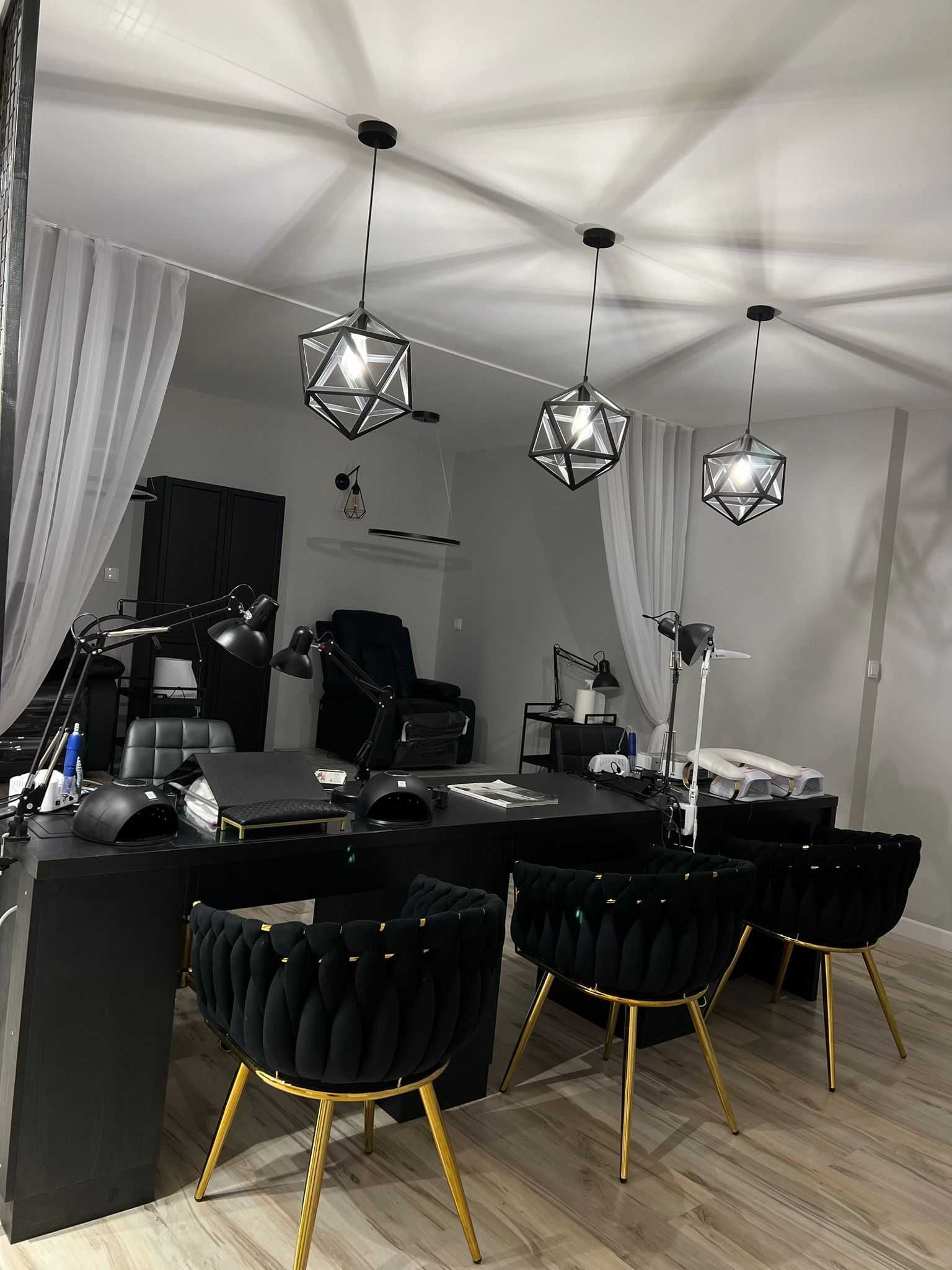 Wynajmę stanowisko do pracy. Fryzjerka, Kosmety, Barber, branża Beauty