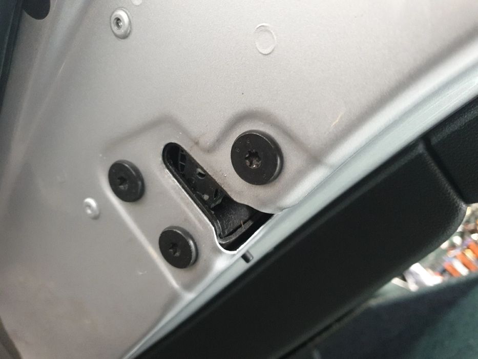 Fechadura / fecho porta trás esquerdo RENAULT Megane IV (B9A/M_)