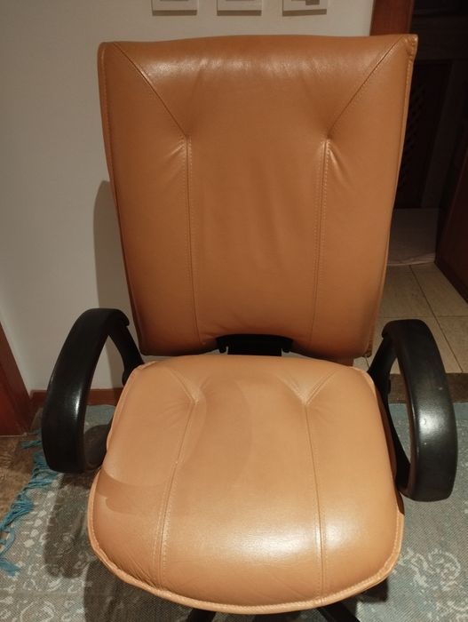 Cadeira de escritório em pele