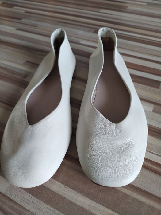 Skórzane buty baleriny Zara 34 białe