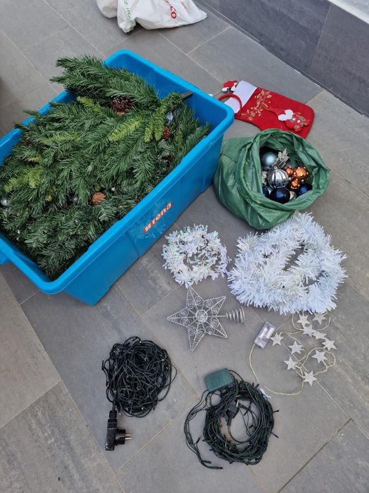 Árvore Natal Leroy Merlin c/ pinhas 1.50m c/ acessorios