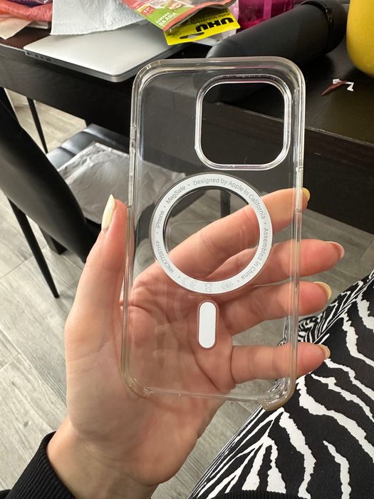 Vendo capa transparente com MagSafe para iPhone 14 Pro usada