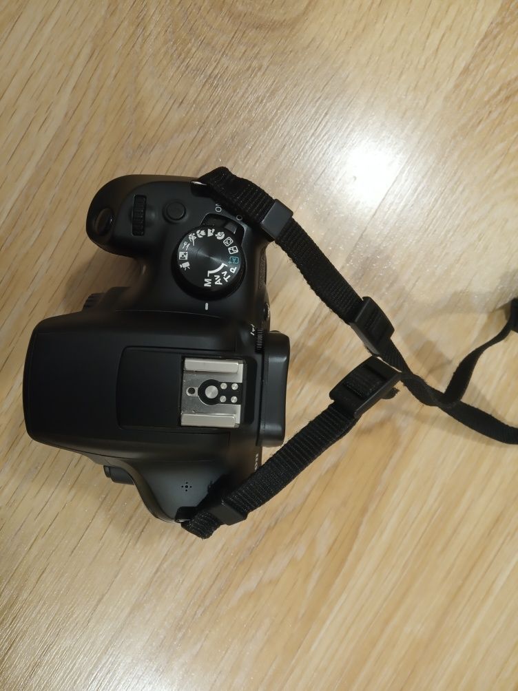 Aparat fotograficzny Canon 1300D na cześci