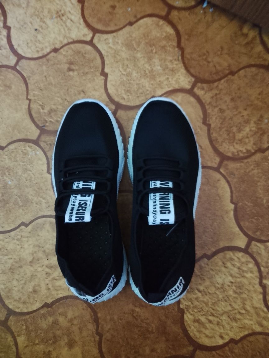 Buty sportowe 39-25 cm