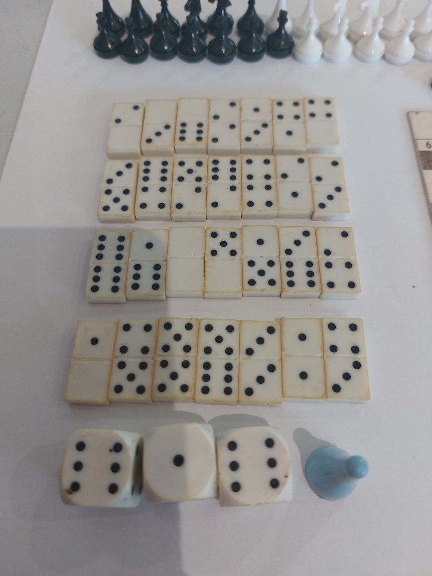 Zestaw gier szachy warcaby domino prl