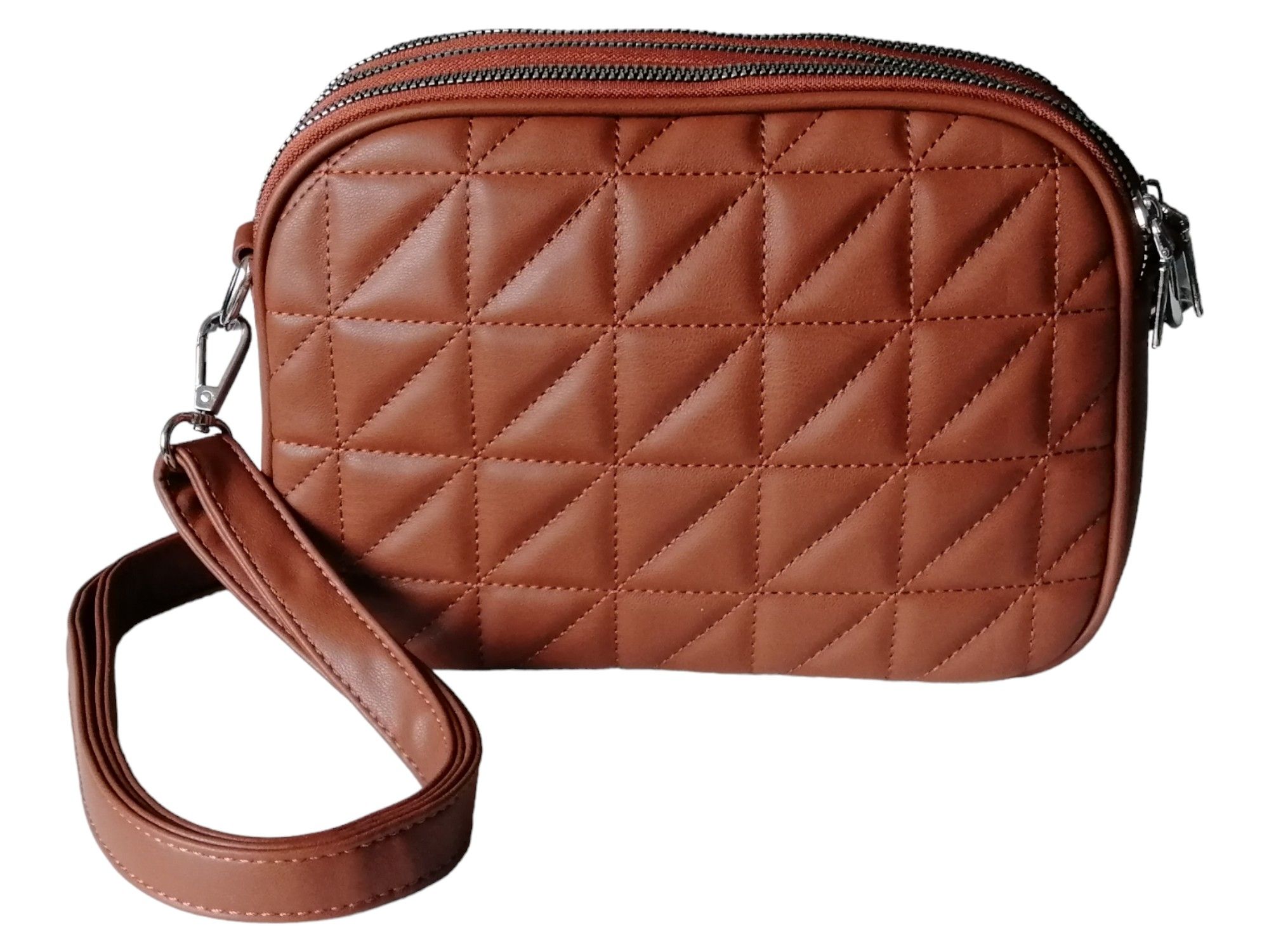 Klasyczny kuferek damski - brązowa pikowana torebka na ramię