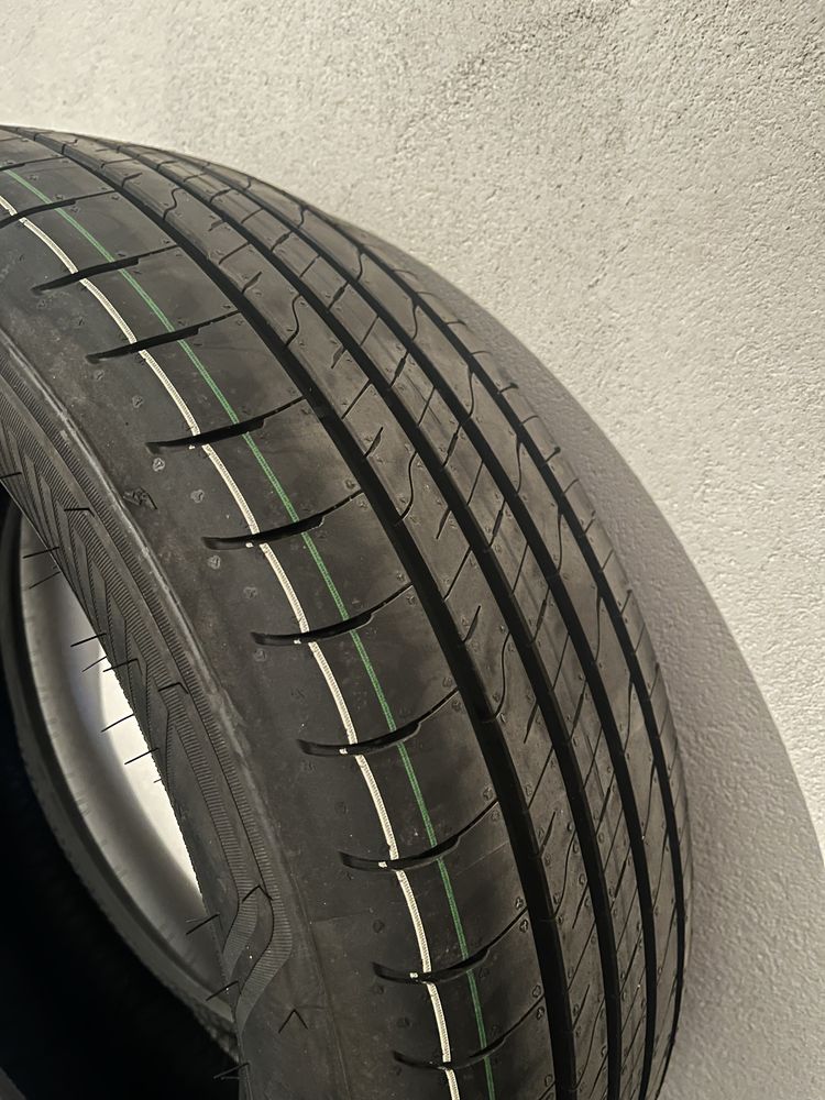 Nowe 215/60/R17 96H Goodyear EfficientGrip2 SUV