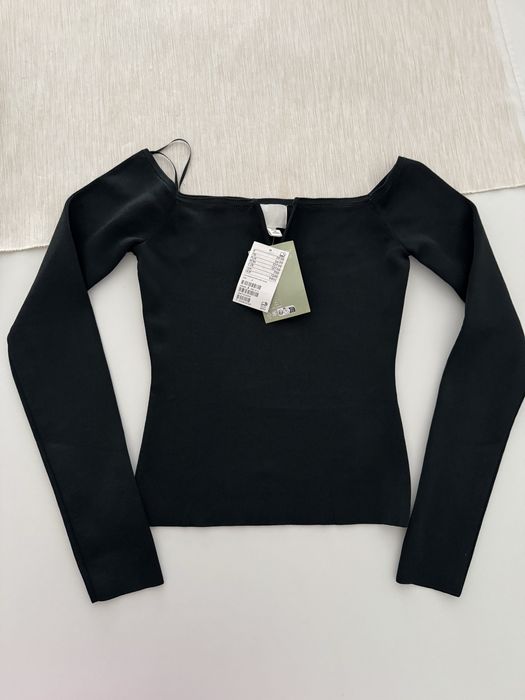 Nowa prążkowana bluzka z odkrytymi ramionami, viralowa bluzka,