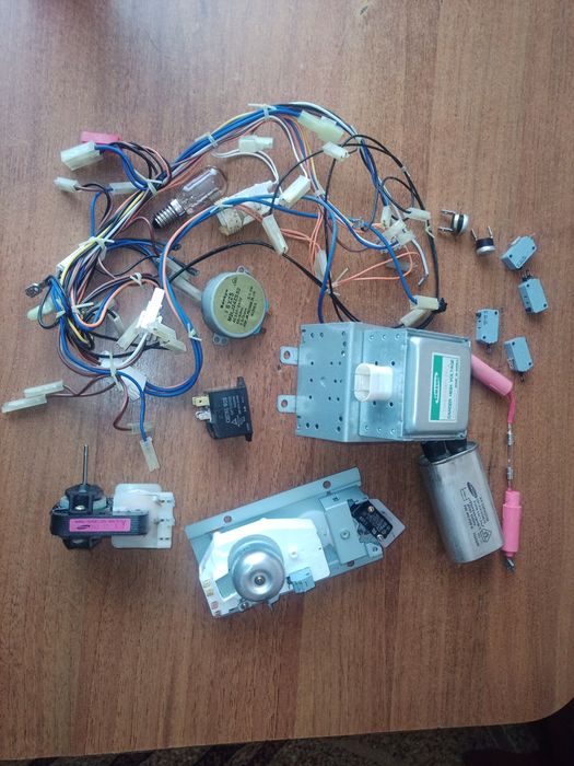 Запчасти от микроволновки Самсунг(Samsung). M9G35 модель.