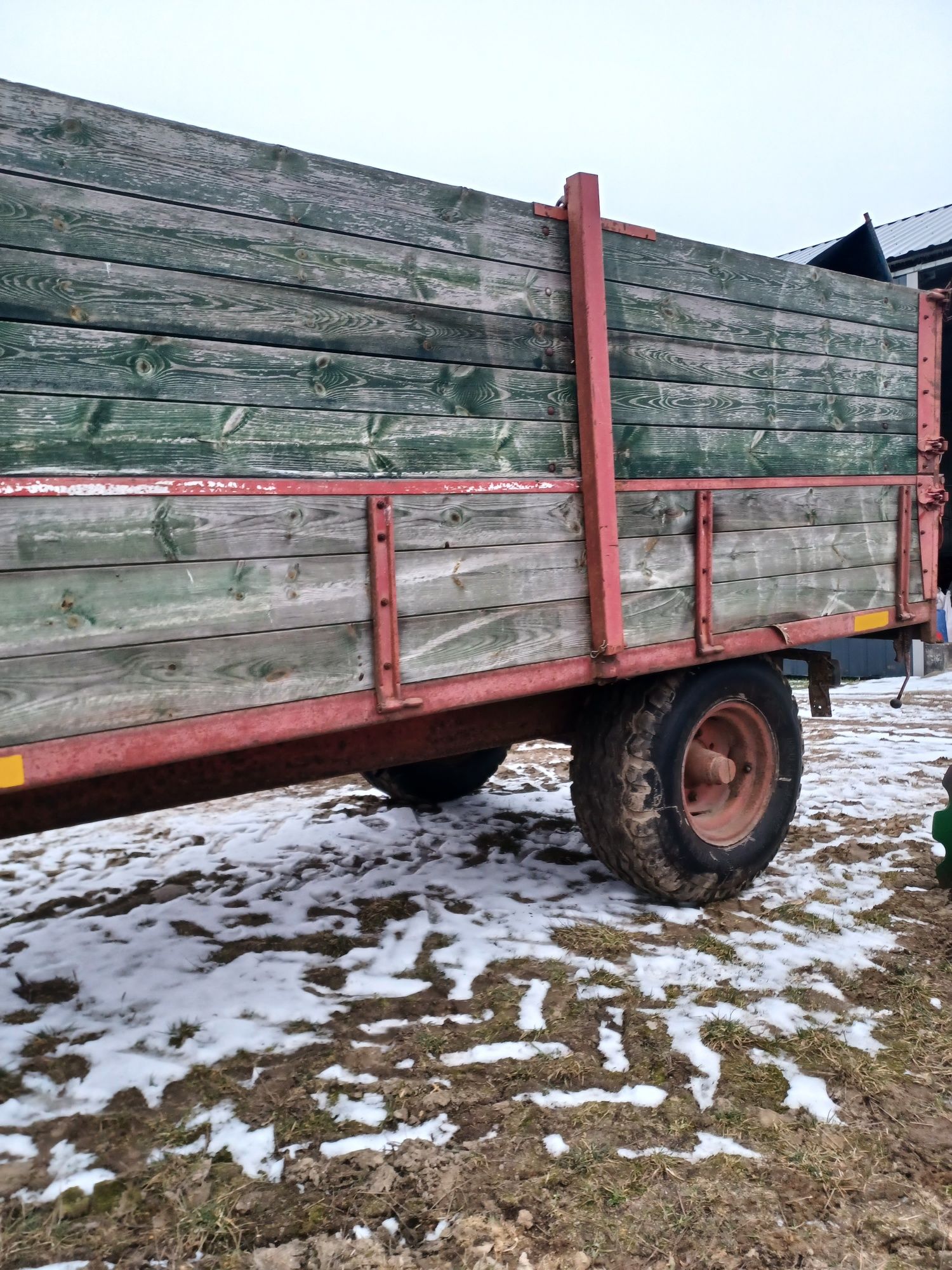 "Przyczepa jednoosiowa tandem z żmijką przeładowczą"
