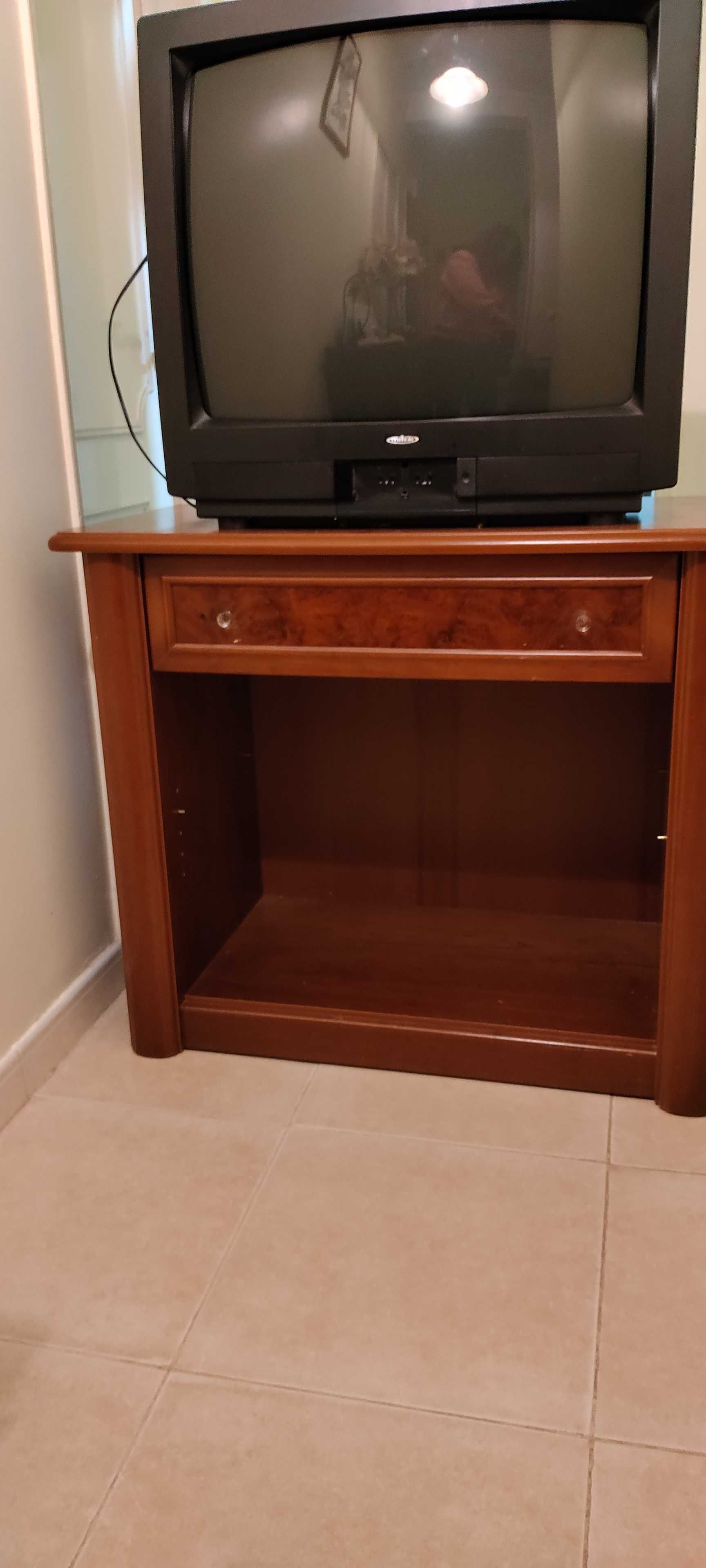 Mesa para TV com uma gaveta