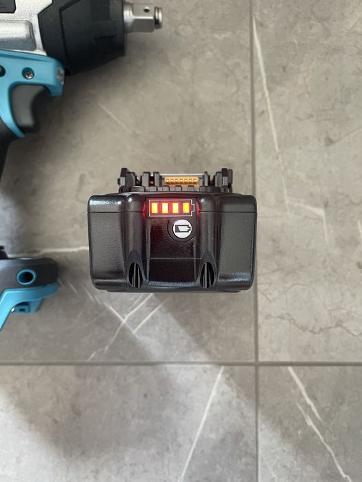 Klucz udarowy akumulatorowy Makita DTW700 + bateria Makita 18v 6.0Ah