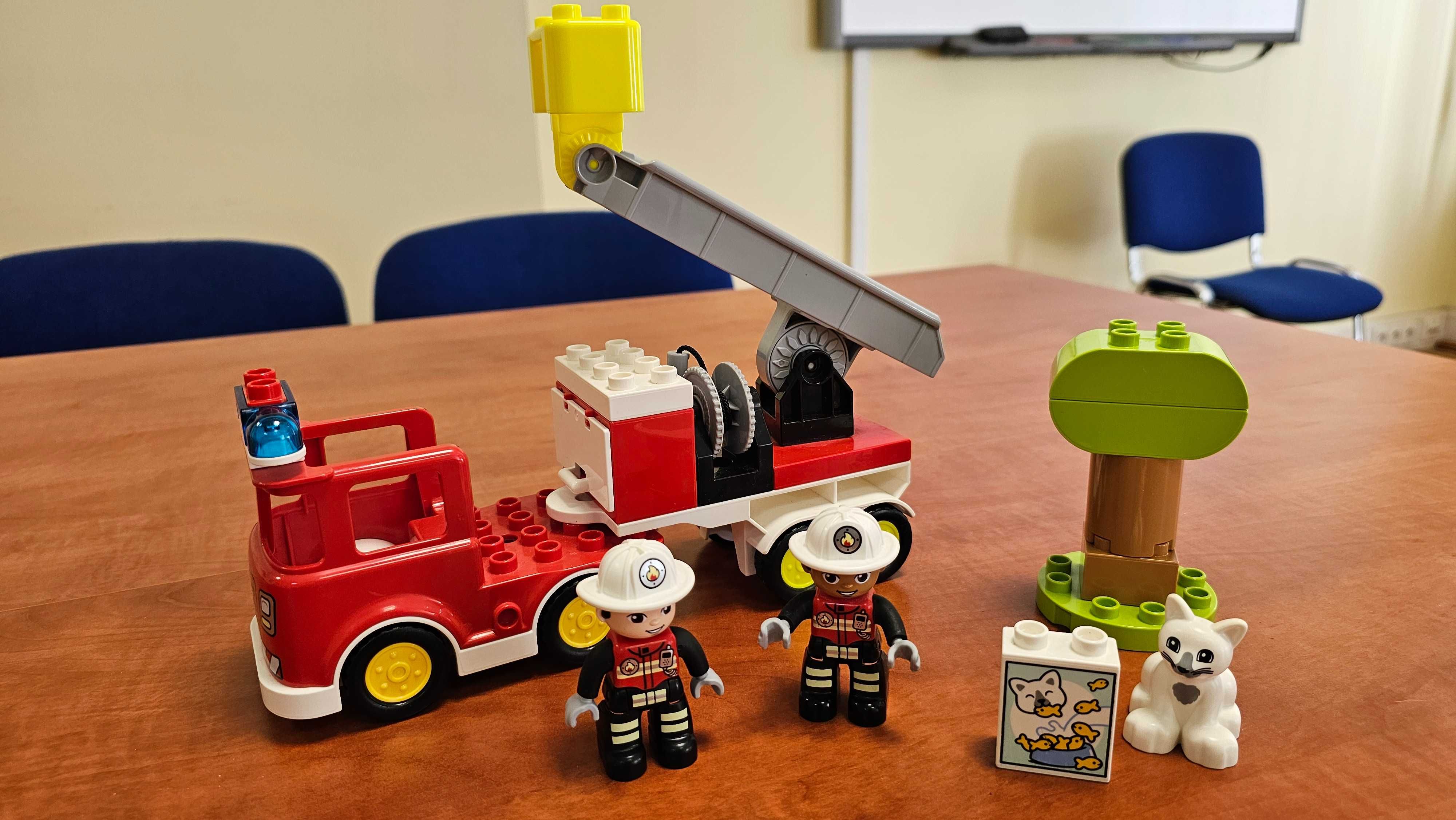 Lego Duplo 10969 - Wóz Strażacki Misja Ratunkowa