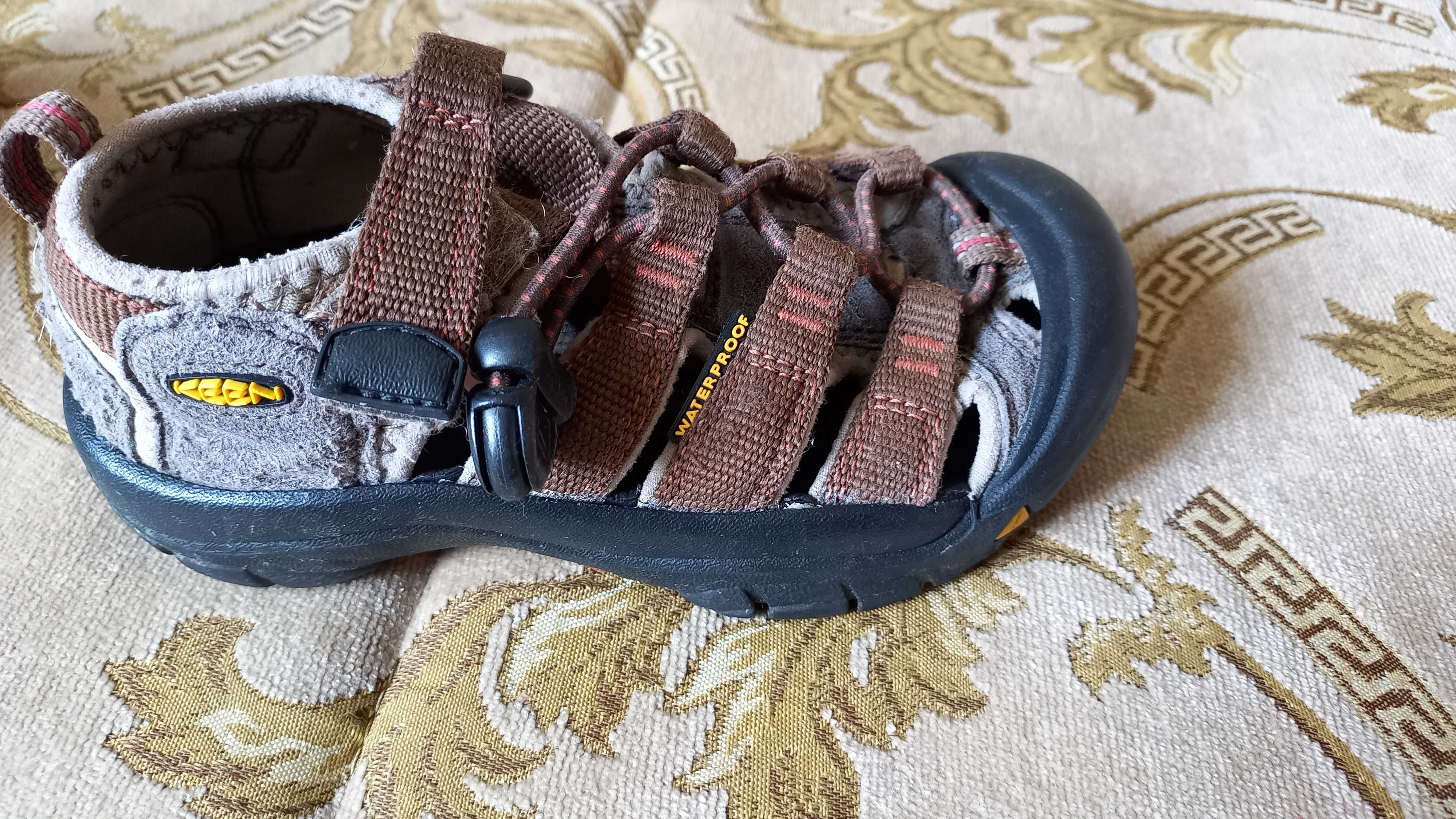 Босоніжки сандалі Keen 27-28