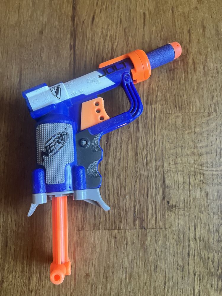 Пістолет Nerf