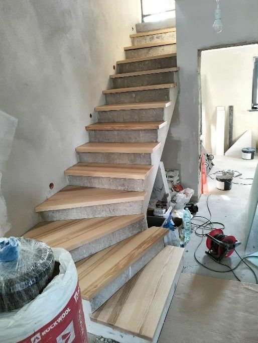 Schody drewniane na beton