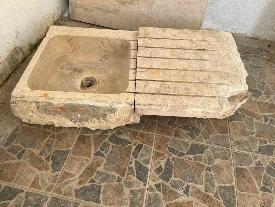Lava-Louça/Pia Antiga em Pedra Natural Escorredor e Pedras de Balcão