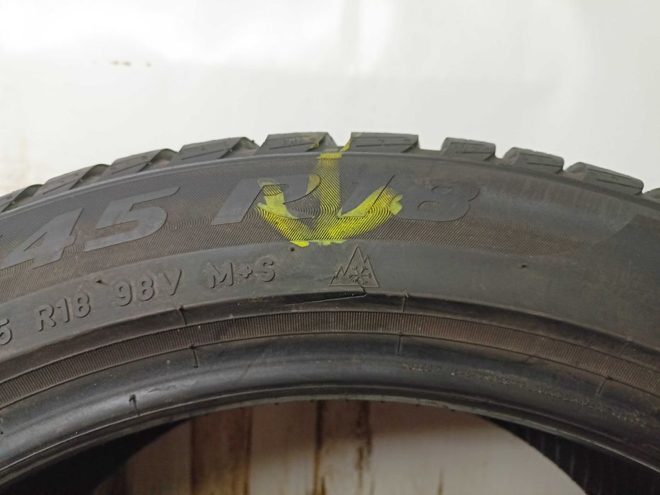 Pirelli SottoZero 3 235/45/18 23r. 98V 7,2mm (4675)