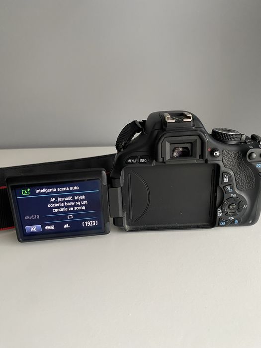 Lustrzanka Canon EOS 600D + obiektyw EFS 18-55mm + torba